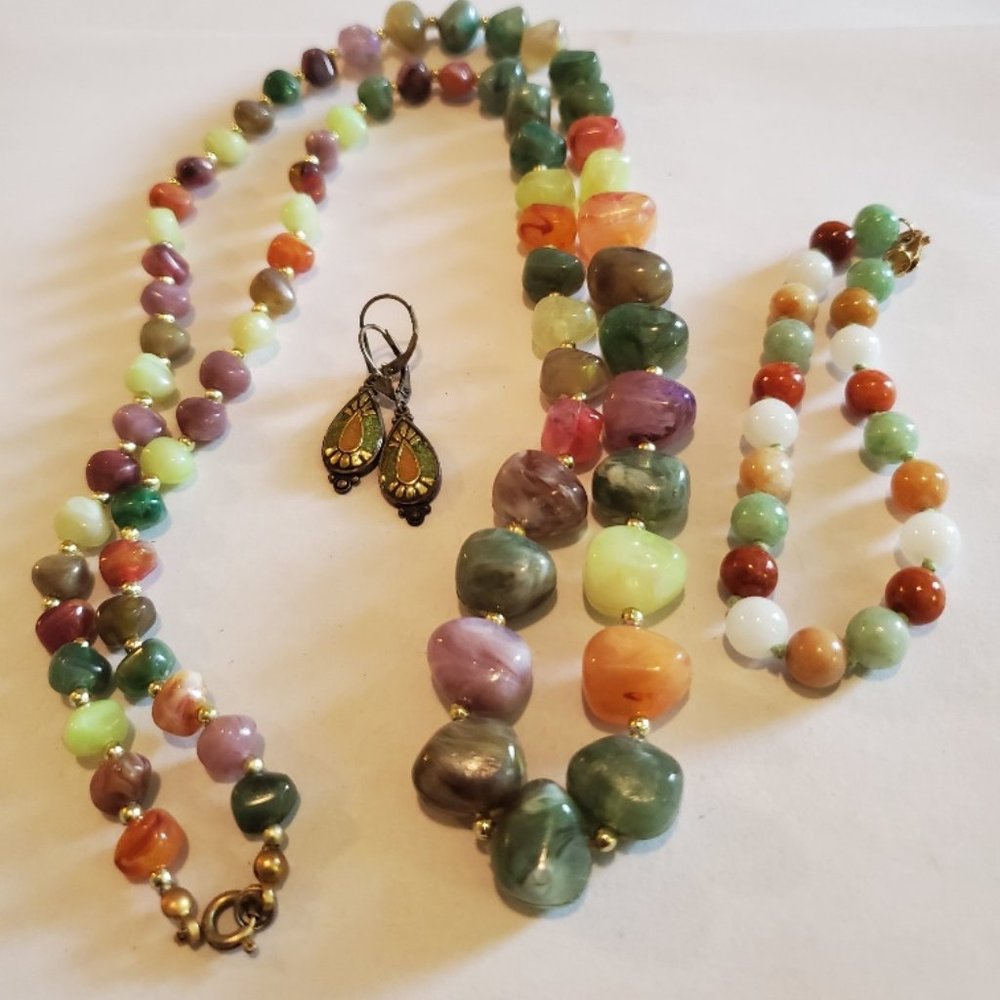 jade necklace and bracelet  with earrings